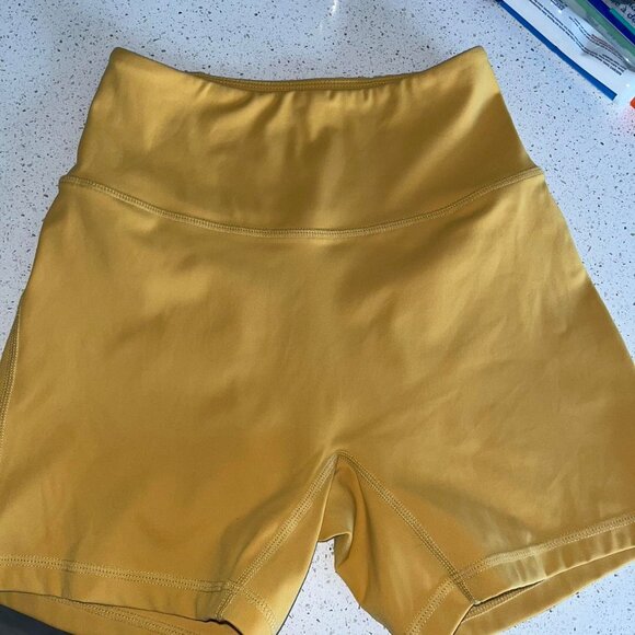 Alphalete XS/S Pulse Surge Shorts in Exotic Yellow - Picture 7 of 11
